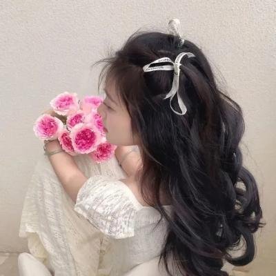 导演之子被曝走后门进组，前后半年时装周T台画面流出